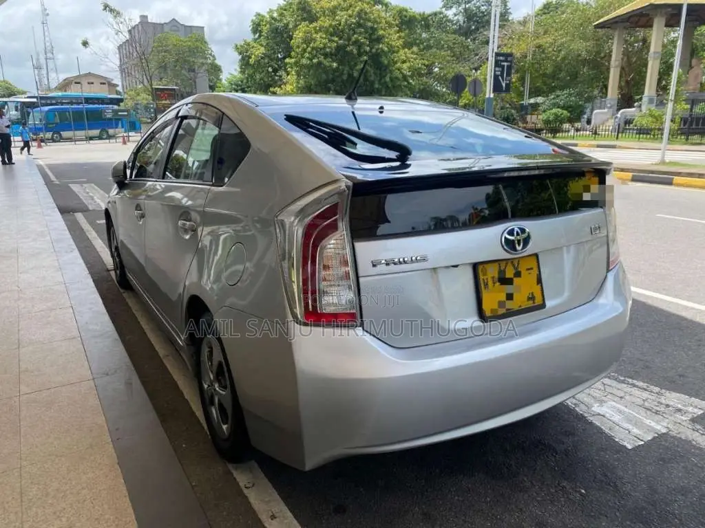 Toyota Prius 2011 Car (Used)