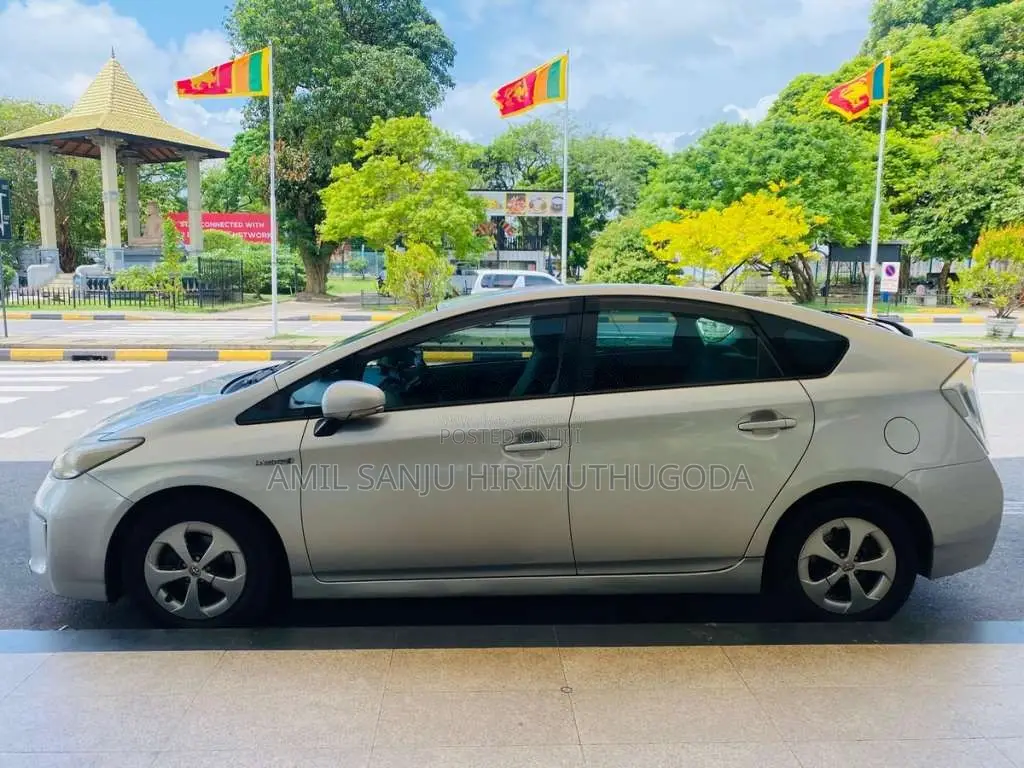 Toyota Prius 2011 Car (Used)
