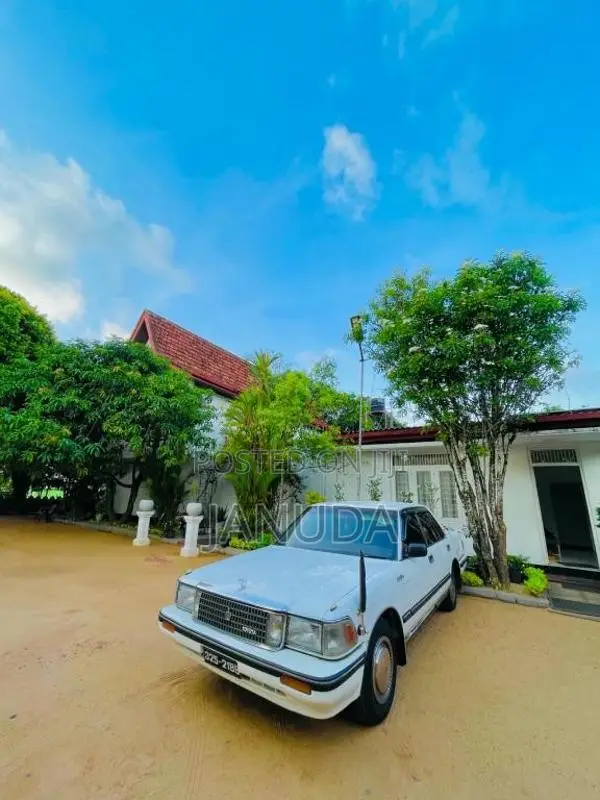 Toyota Crown 1989 Car (Used)