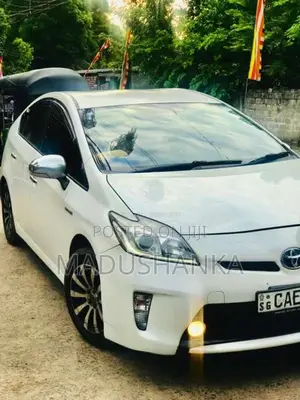 Toyota Prius S Led 2014 Car (Used)