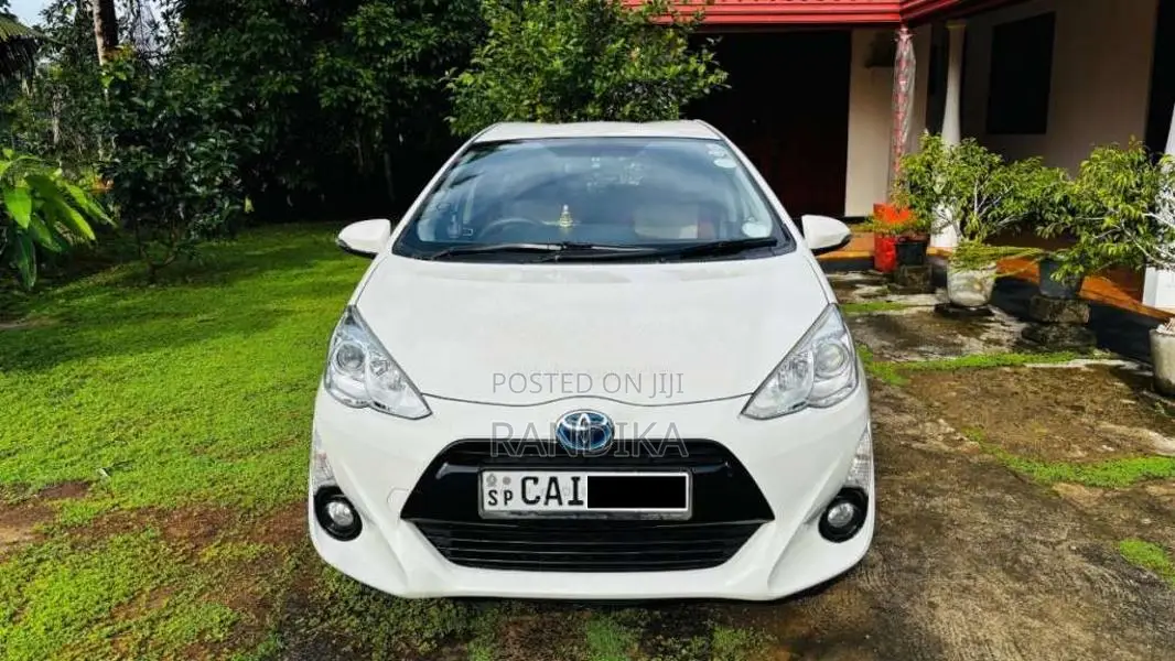 Toyota Aqua 2015 Car (Used)