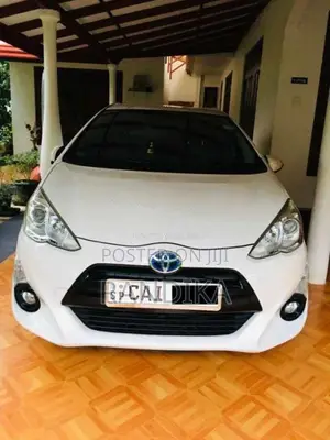 Toyota Aqua 2015 Car (Used)