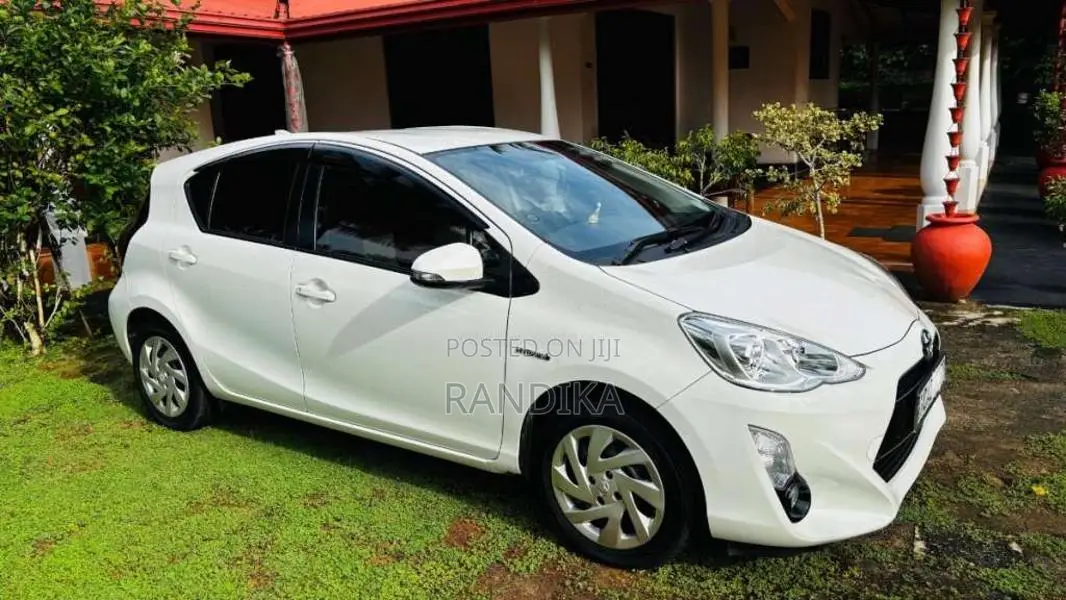 Toyota Aqua 2015 Car (Used)