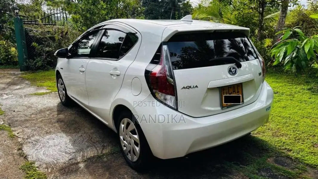 Toyota Aqua 2015 Car (Used)