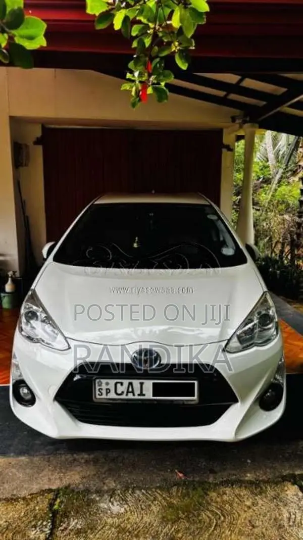 Toyota Aqua 2015 Car (Used)
