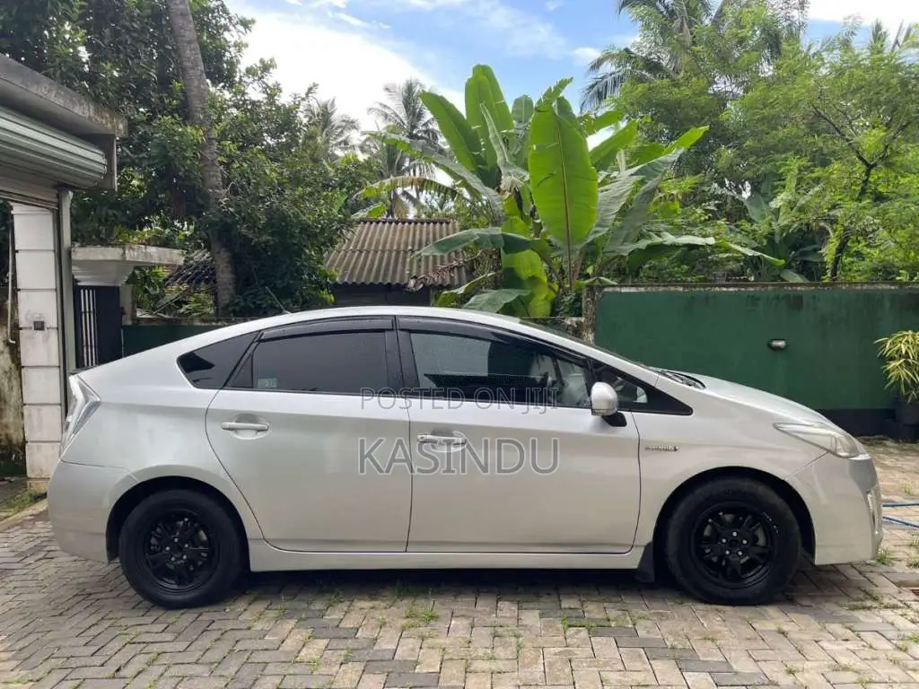 Toyota Prius 2011 Car (Used)