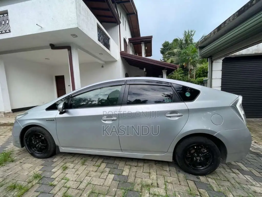 Toyota Prius 2011 Car (Used)