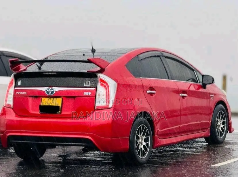 Toyota Prius 2014 Car (Used)