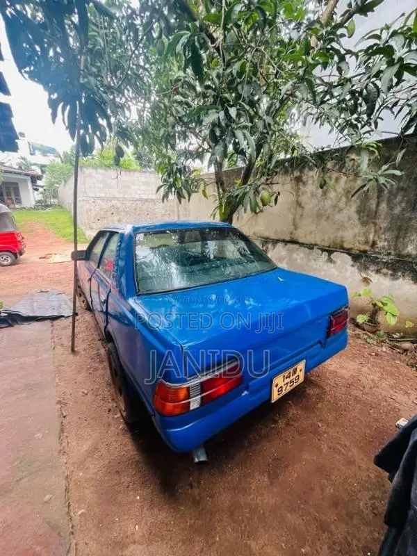 Subaru Subaru 2000 Car (Used)
