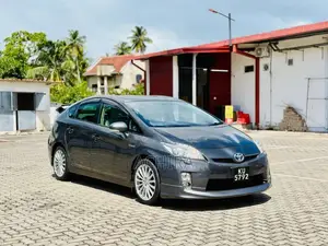 Toyota Prius S touring 2010 Car (Used)