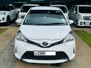 Toyota Vitz 2016 Car (Used)