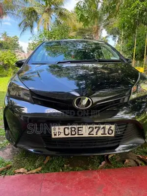 Toyota Vitz 2017 Car (Used)
