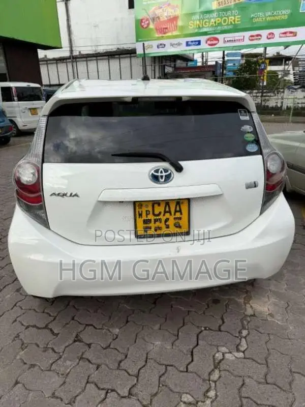 Toyota Aqua 2014 Car (Used)