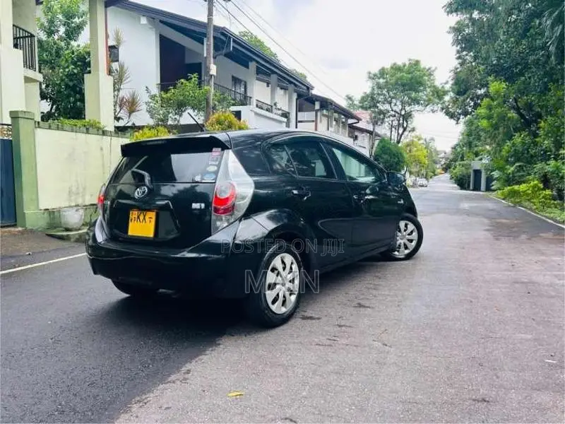 Toyota Aqua 2013 Car (Used)