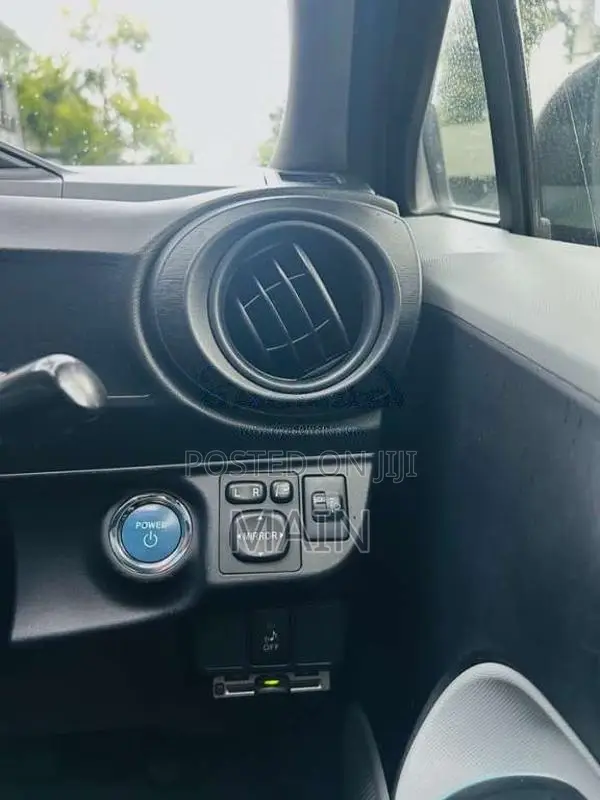 Toyota Aqua 2013 Car (Used)