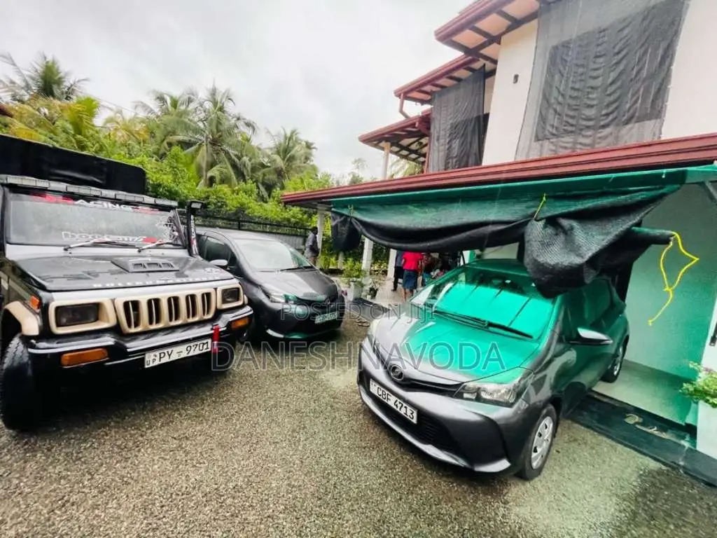 Toyota Vitz 2018 Car (Used)