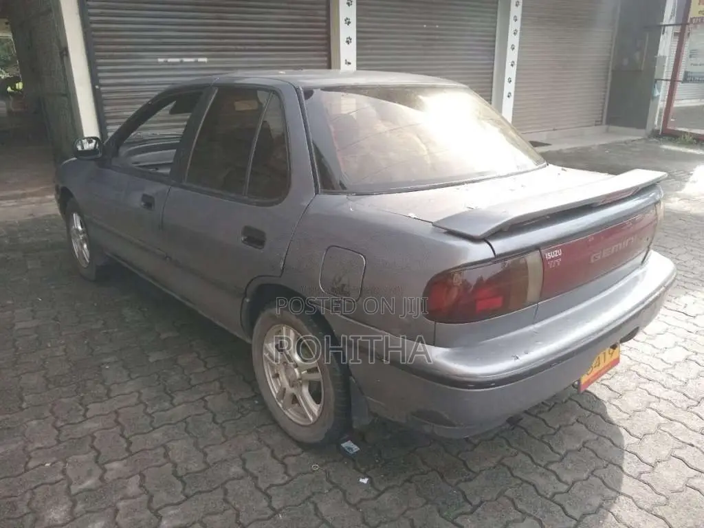 Isuzu Gemini 1992 Car (Used)