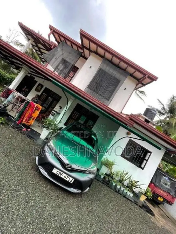 Toyota Vitz 2018 Car (Used)