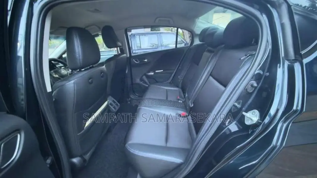 Honda Grace 2017 Car (Used)