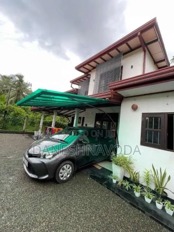 Toyota Vitz 2018 Car (Used)