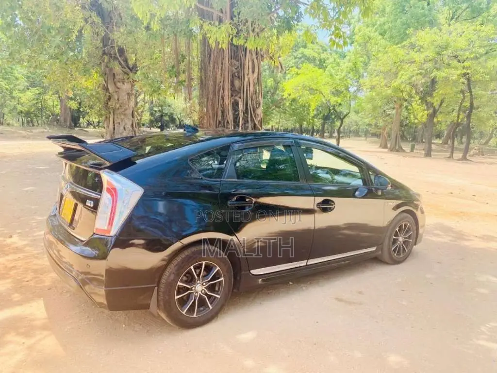 Toyota Prius 2012 Car (Used)