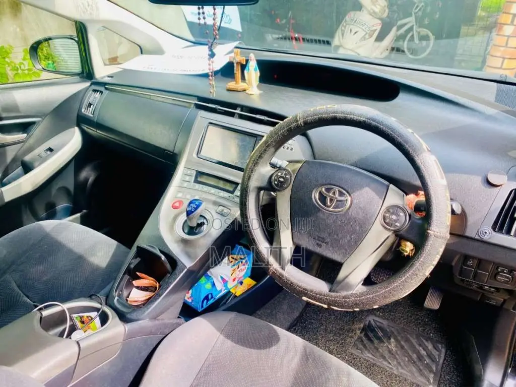 Toyota Prius 2012 Car (Used)