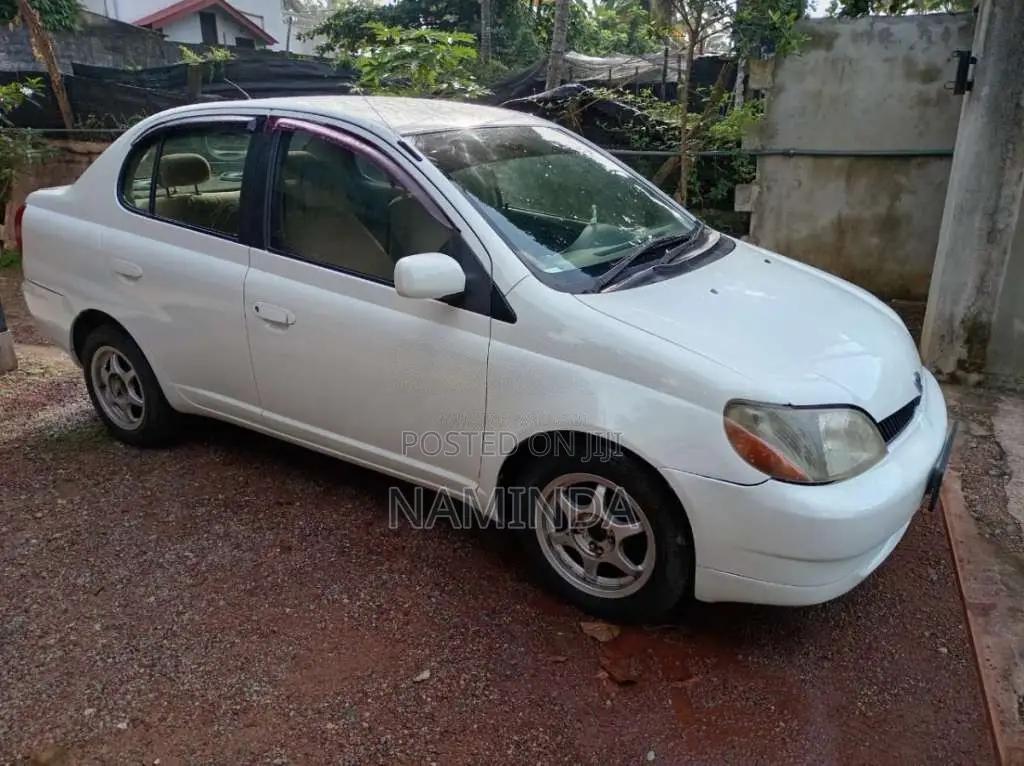 Toyota Platz 2000 Car (Used)