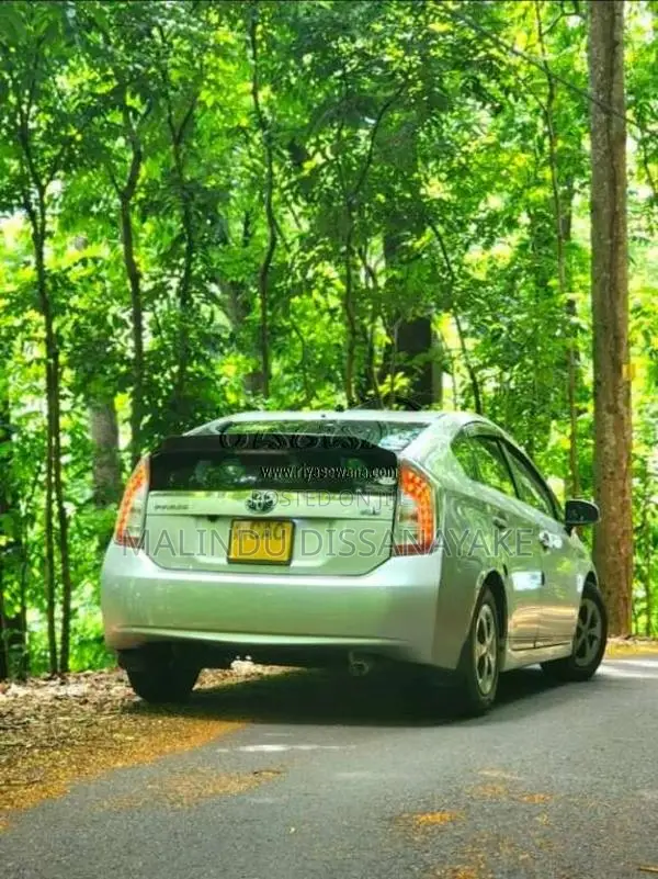 Toyota Prius 2013 Car (Used)