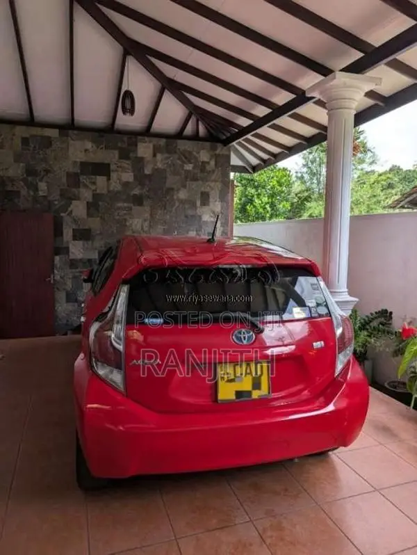Toyota Aqua 2014 Car (Used)