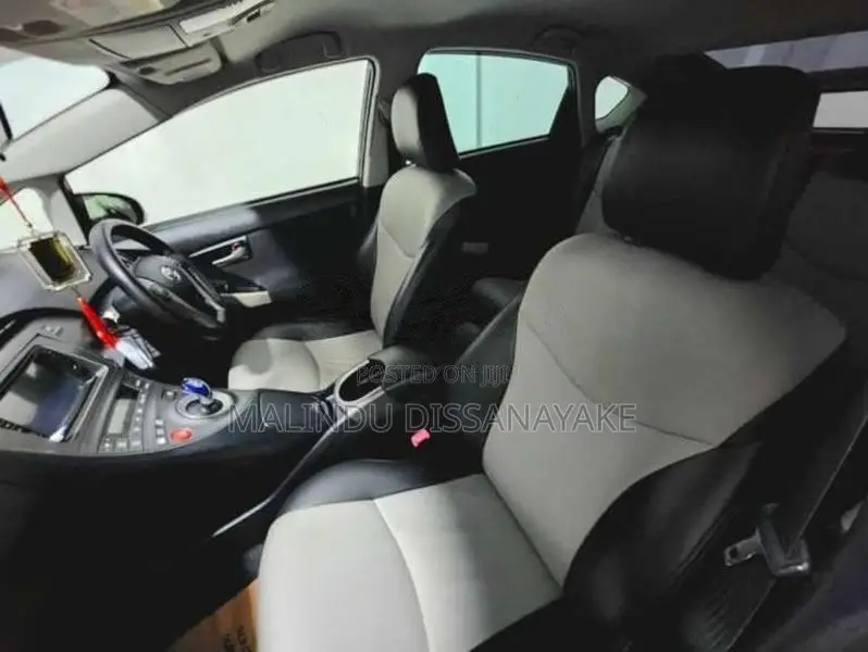 Toyota Prius 2013 Car (Used)