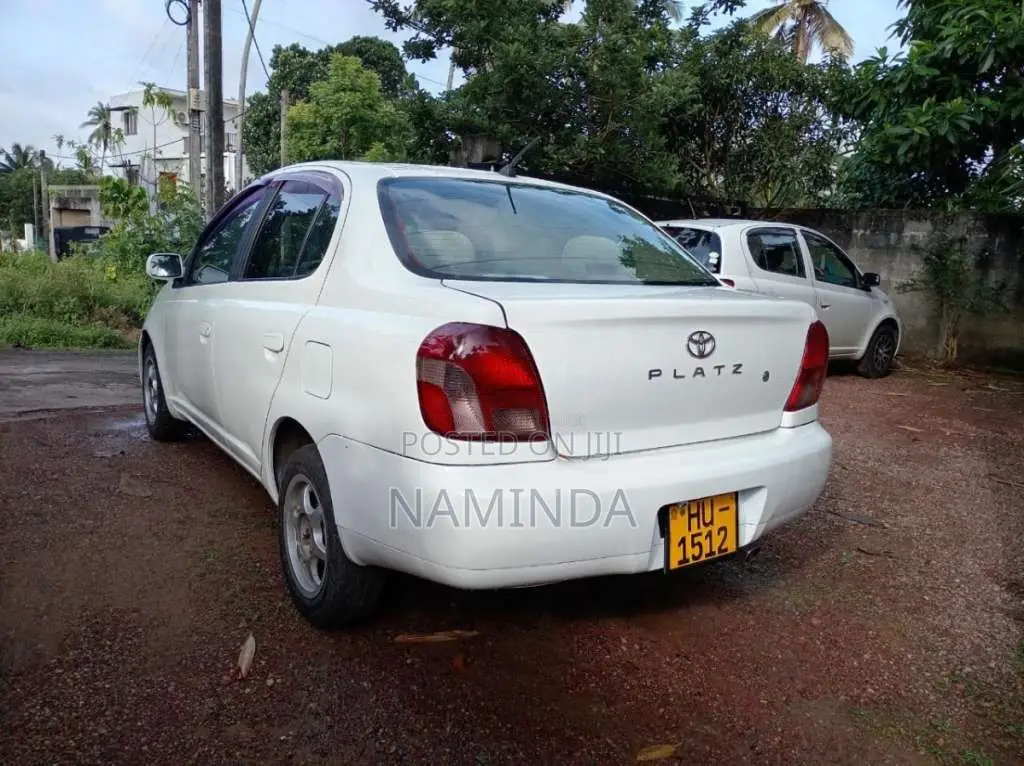 Toyota Platz 2000 Car (Used)