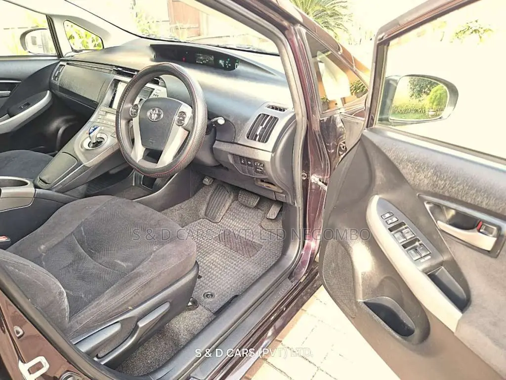 Toyota Prius S Touring 2013 Car (Used)