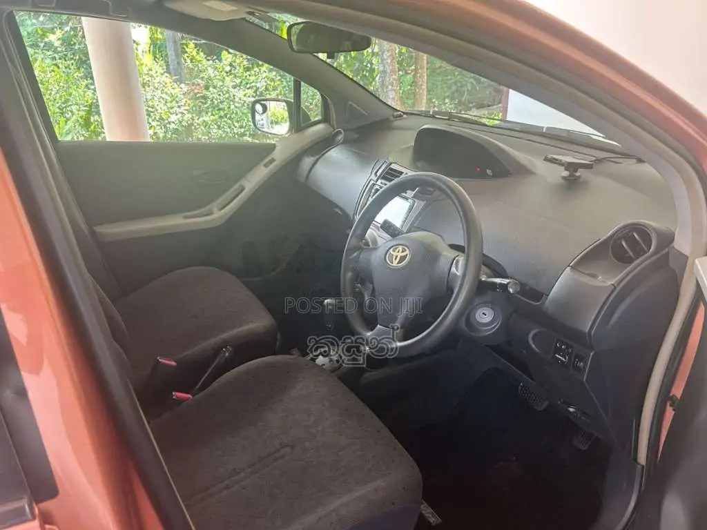 Toyota Vitz 2008 Car (Used)