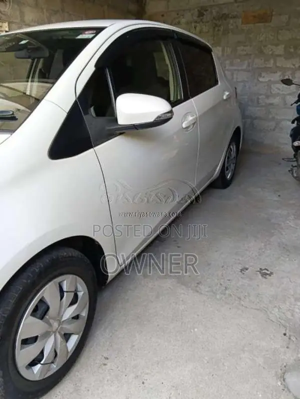 Toyota Vitz 2018 Car (Used)