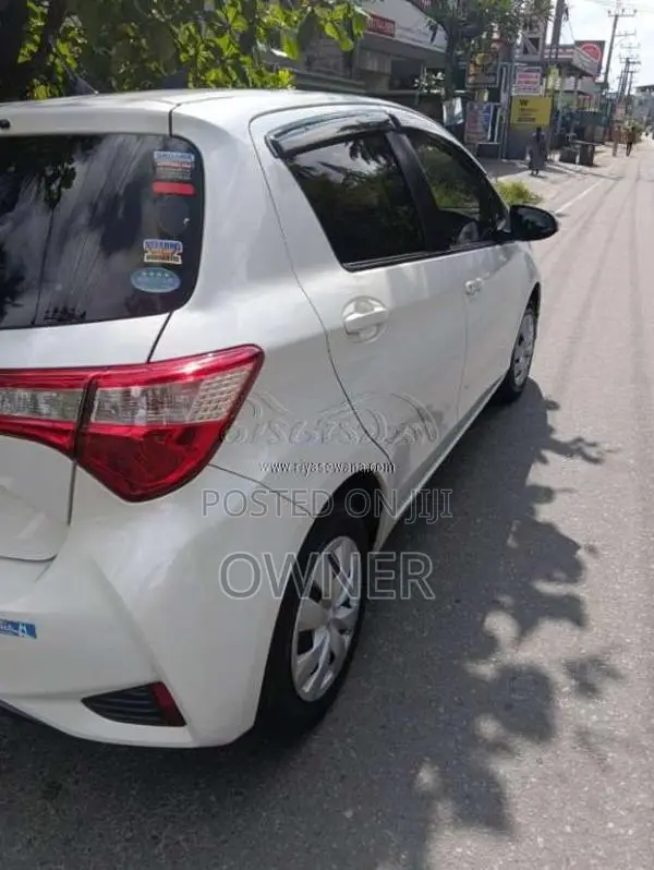 Toyota Vitz 2018 Car (Used)