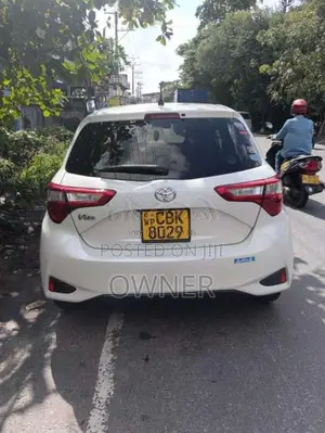 Toyota Vitz 2018 Car (Used)