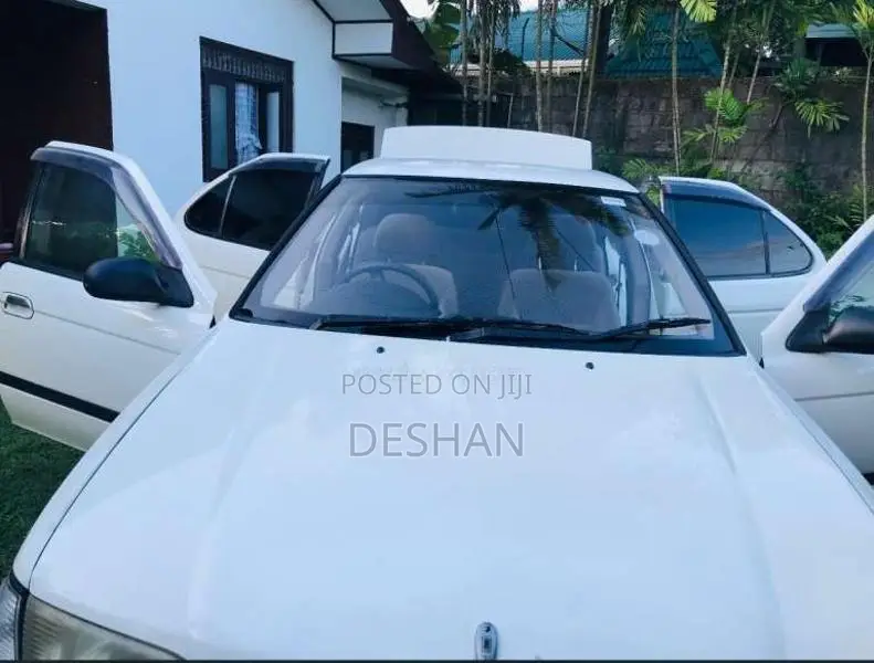 Nissan Sunny FB15 2000 Car (Used)