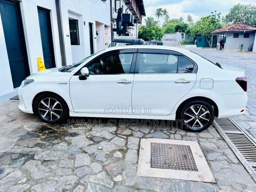 Toyota Axio 2018 Car (Used)