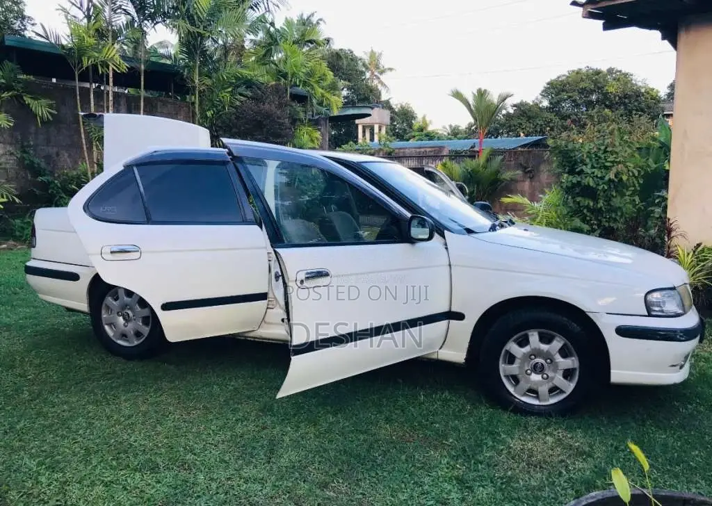 Nissan Sunny FB15 2000 Car (Used)