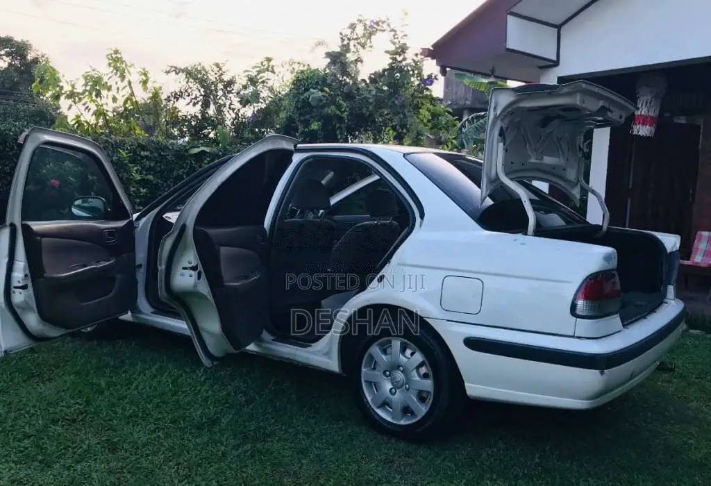 Nissan Sunny FB15 2000 Car (Used)