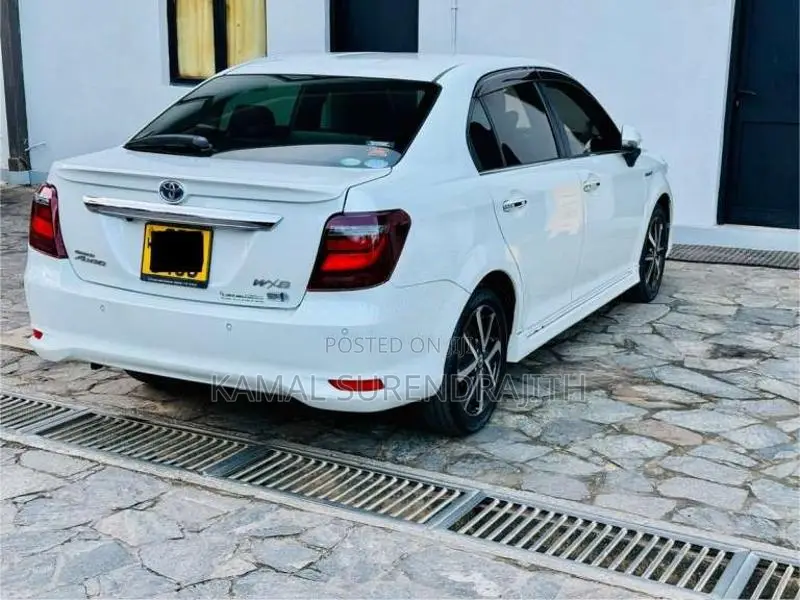 Toyota Axio 2018 Car (Used)