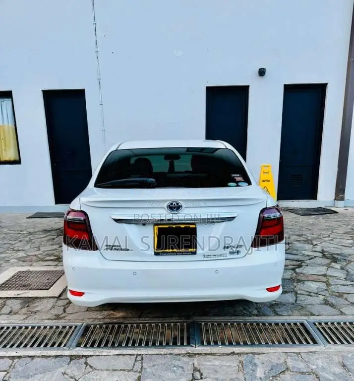 Toyota Axio 2018 Car (Used)