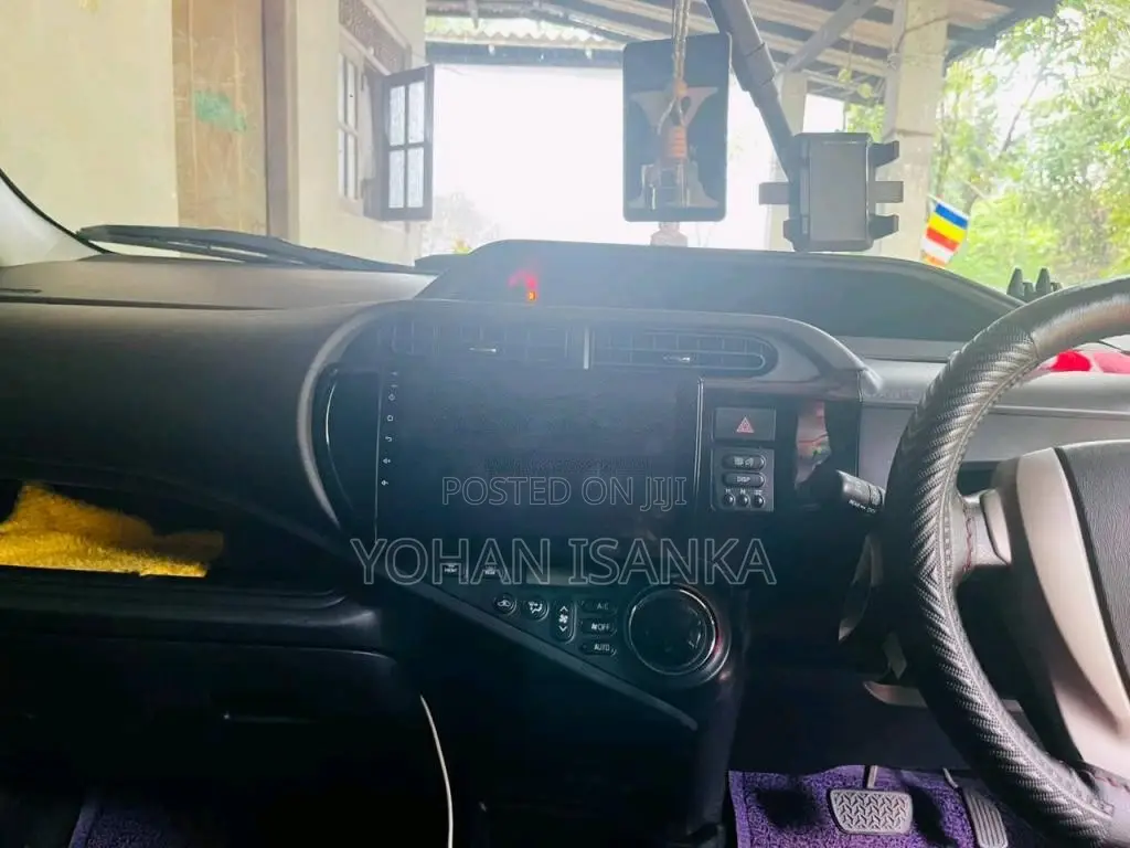 Toyota Aqua 2012 Car (Used)