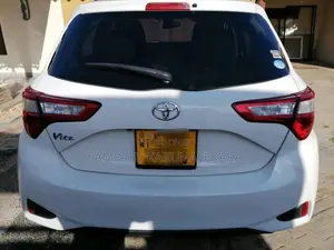 Toyota Vitz 2018 Car (Used)