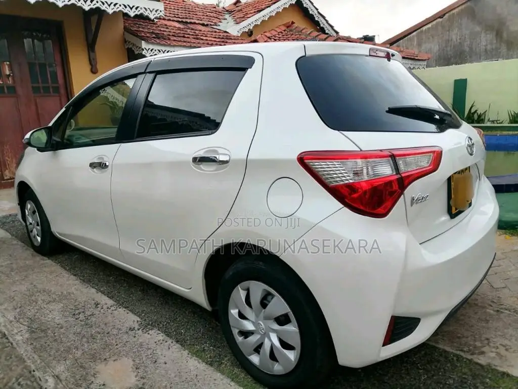Toyota Vitz 2018 Car (Used)