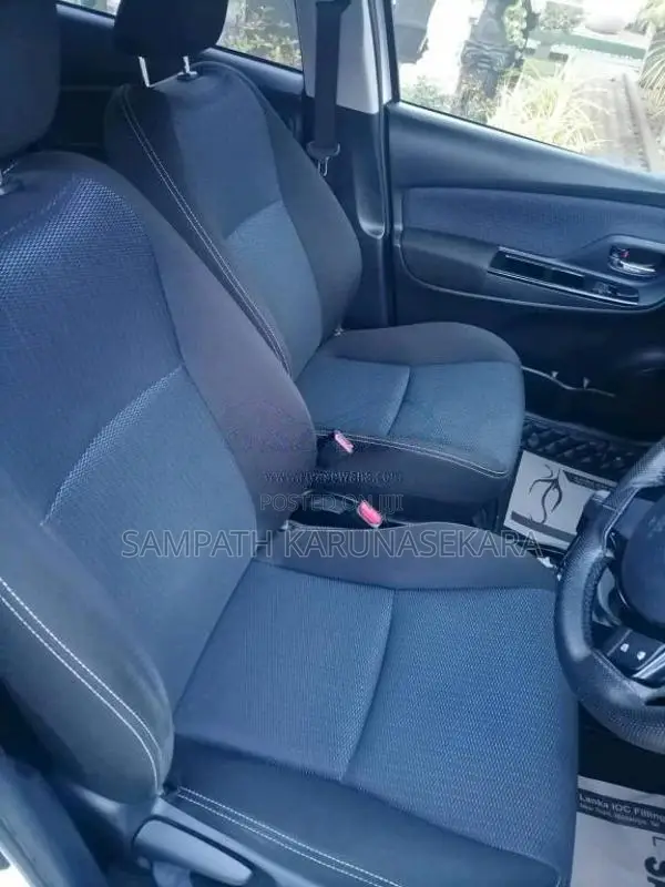 Toyota Vitz 2018 Car (Used)