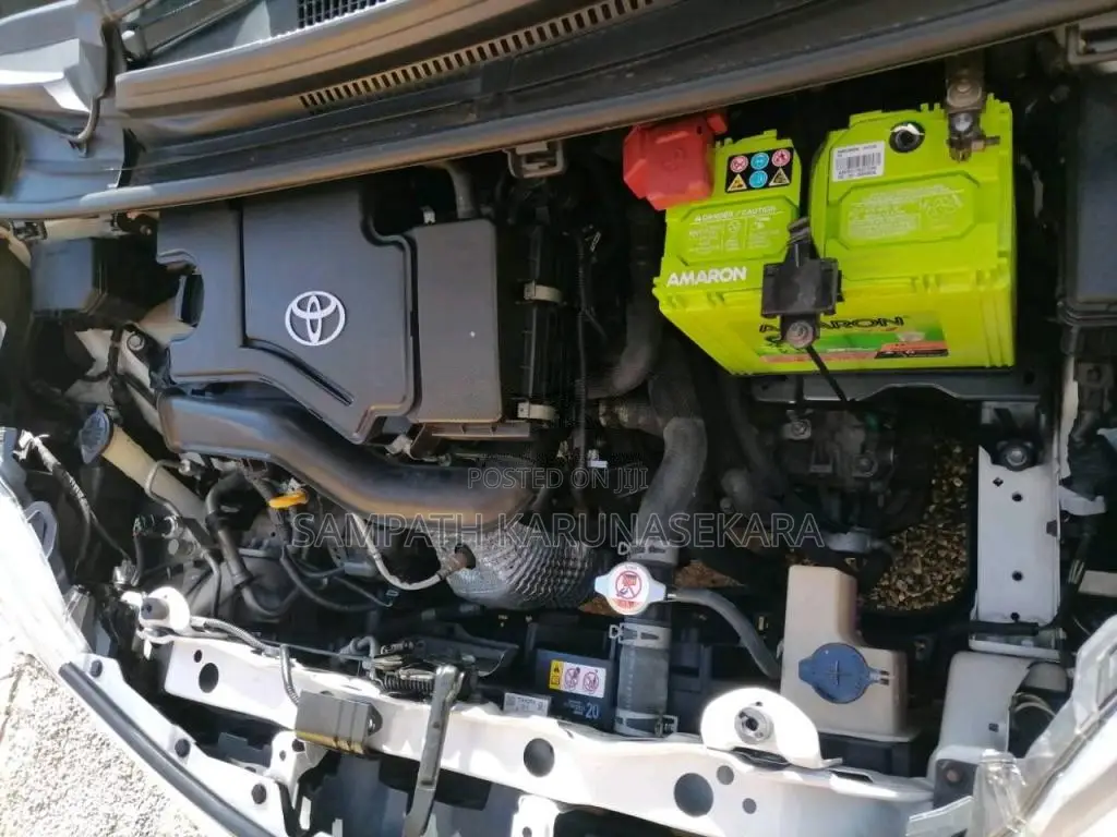 Toyota Vitz 2018 Car (Used)