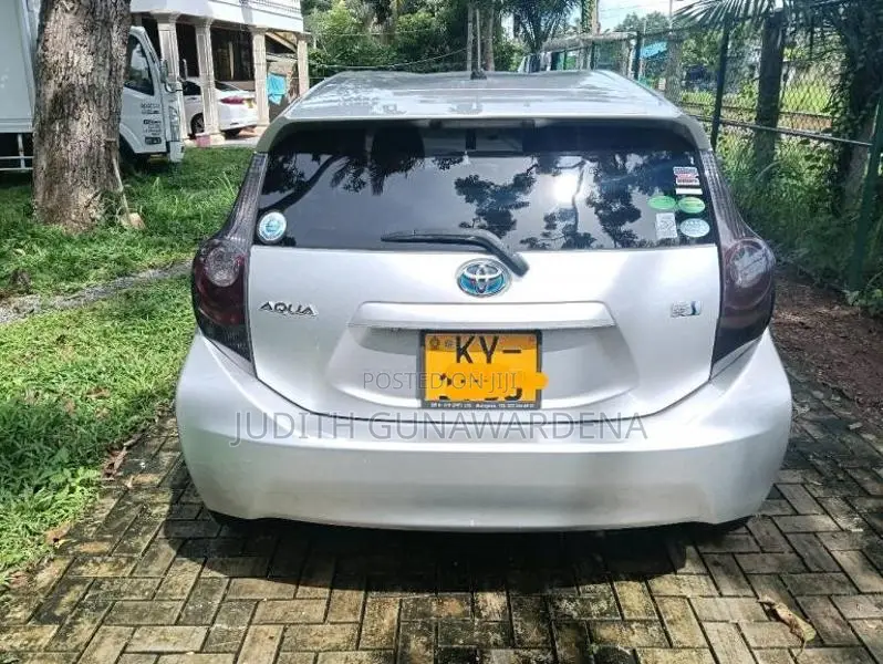 Toyota Aqua 2013 Car (Used)