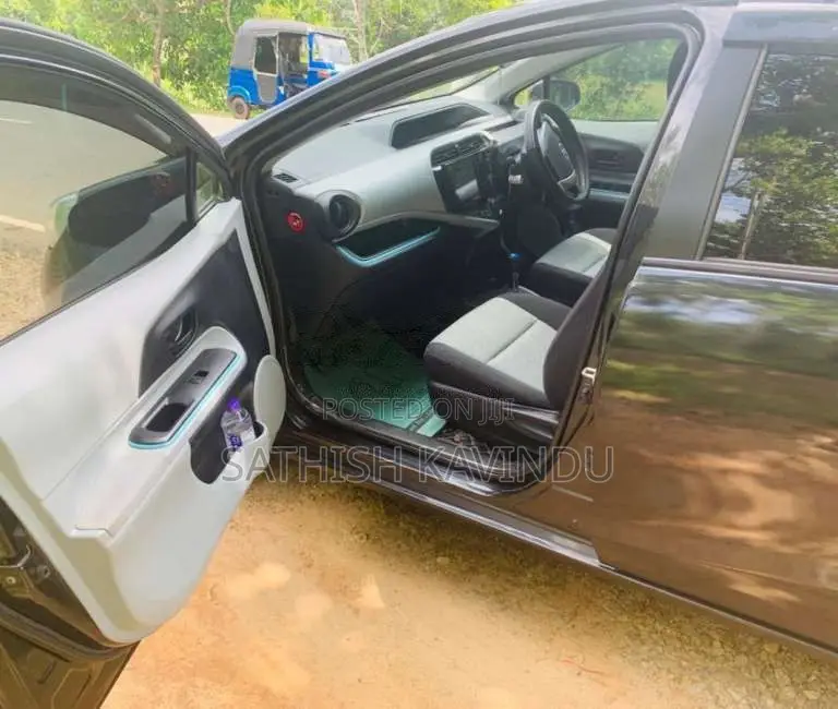 Toyota Aqua 2012 Car (Used)