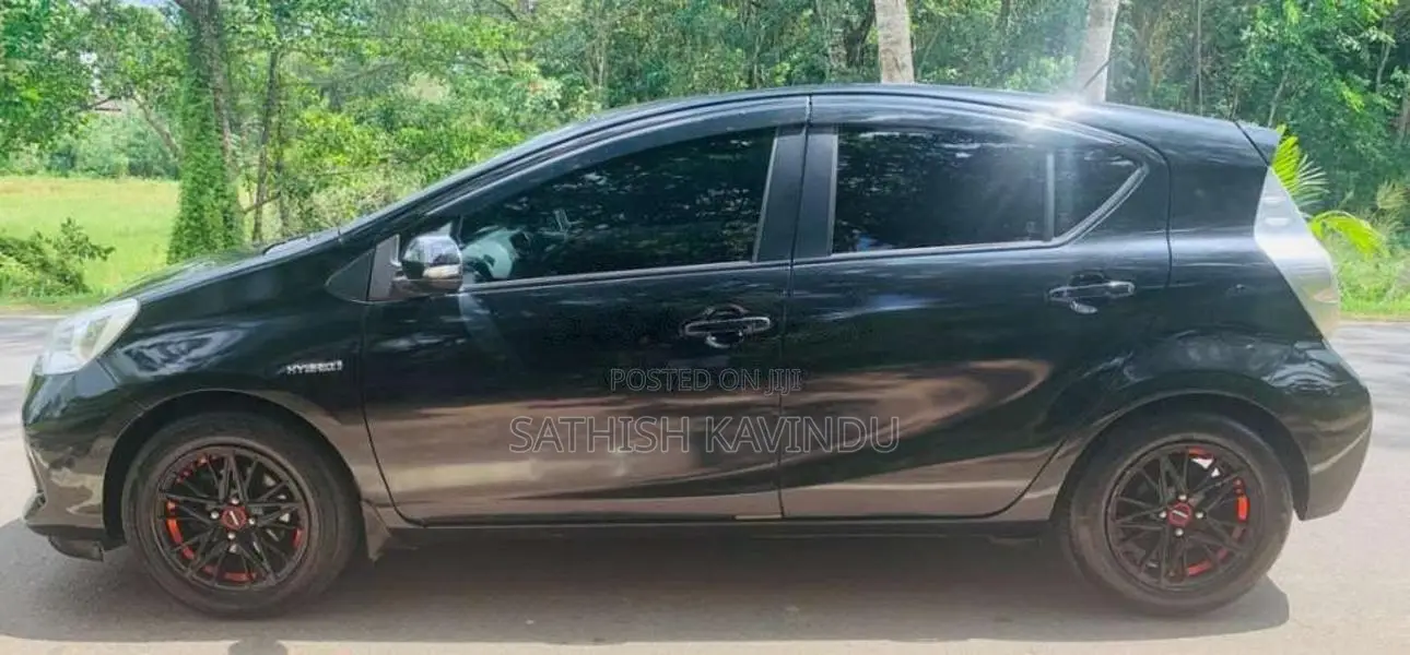 Toyota Aqua 2012 Car (Used)